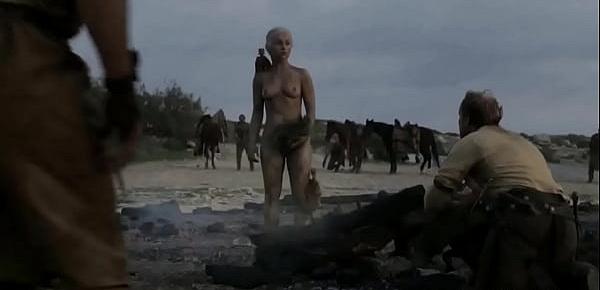  Emilia Clarke Fully Nude in Game of Thrones